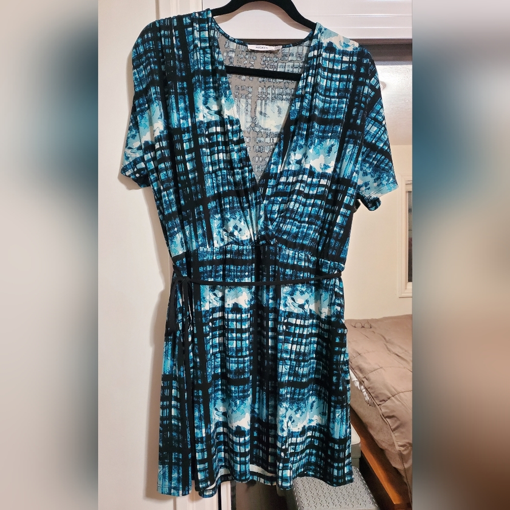 Tie-Waisted V-Neck Tunic Top